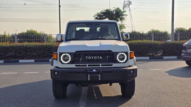 2025 Toyota Land Cruiser 70 LC76 LX thumbnail 2