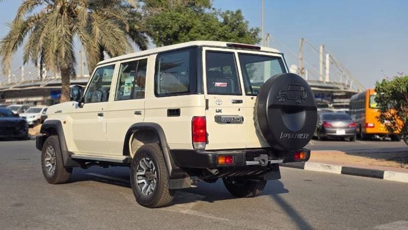 2025 Toyota Land Cruiser 70 LC76 LX thumbnail 4