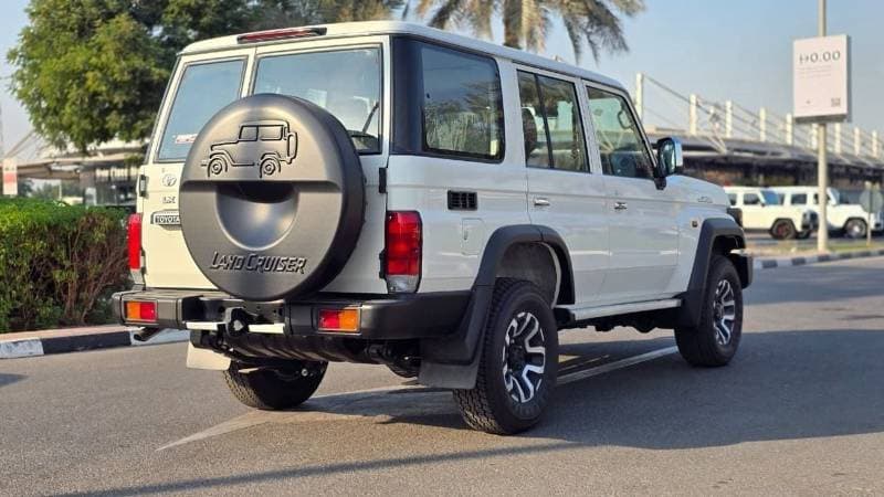 2025 Toyota Land Cruiser 70 LC76 LX thumbnail 5