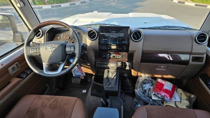 2025 Toyota Land Cruiser 70 LC76 LX thumbnail 8