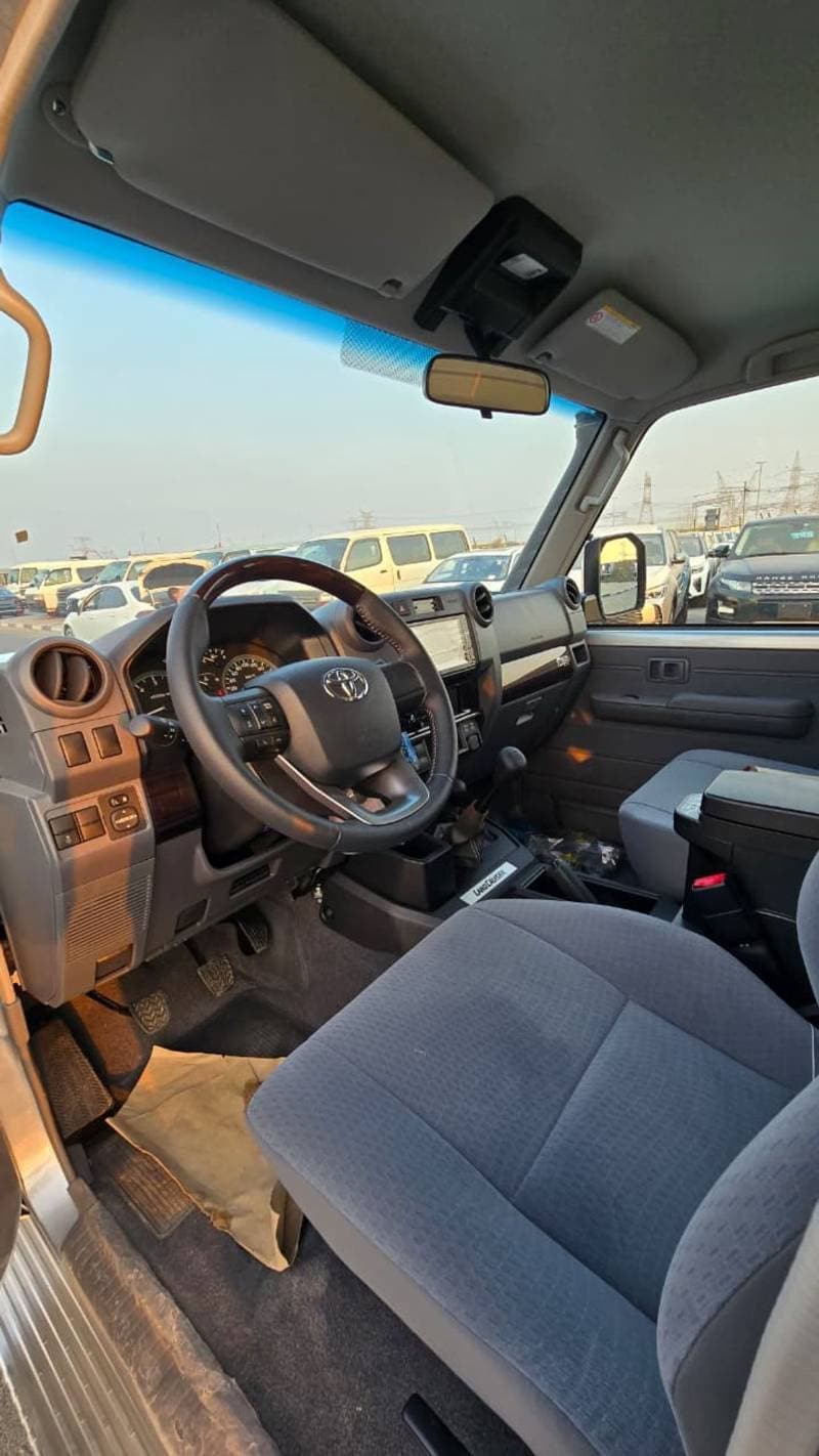 2025 Toyota Land Cruiser Pick Up thumbnail 5