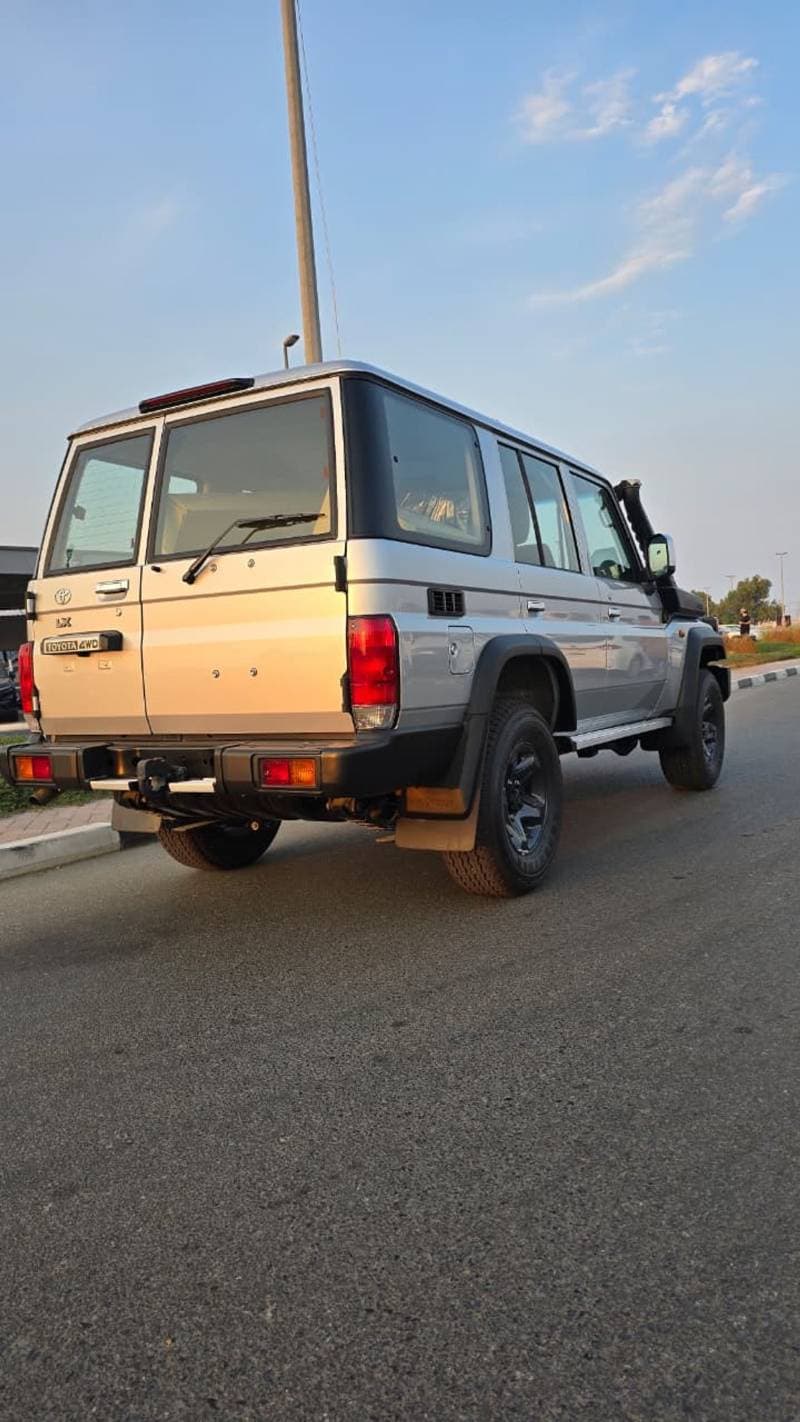 2025 Toyota Land Cruiser Pick Up thumbnail 4