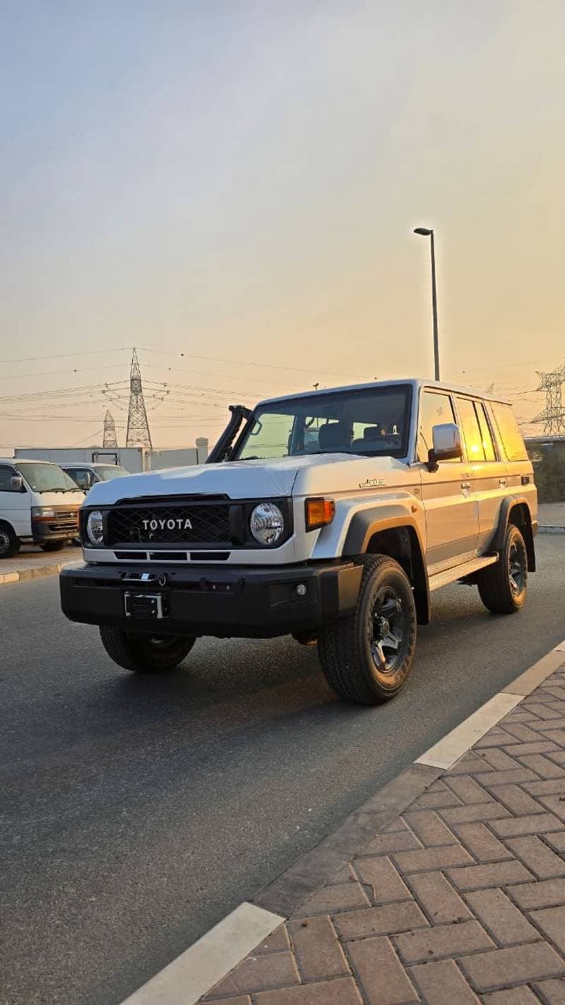 2025 Toyota Land Cruiser Pick Up thumbnail 2