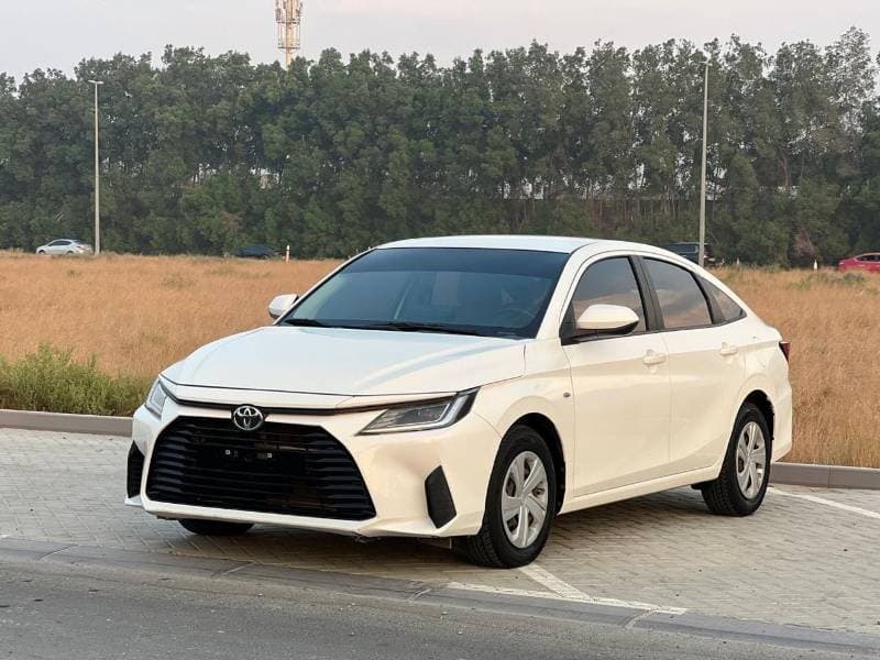 2023 Toyota Yaris E thumbnail 2