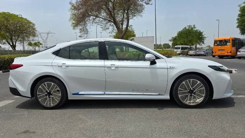 2026 Toyota Camry XLE HEV thumbnail 3
