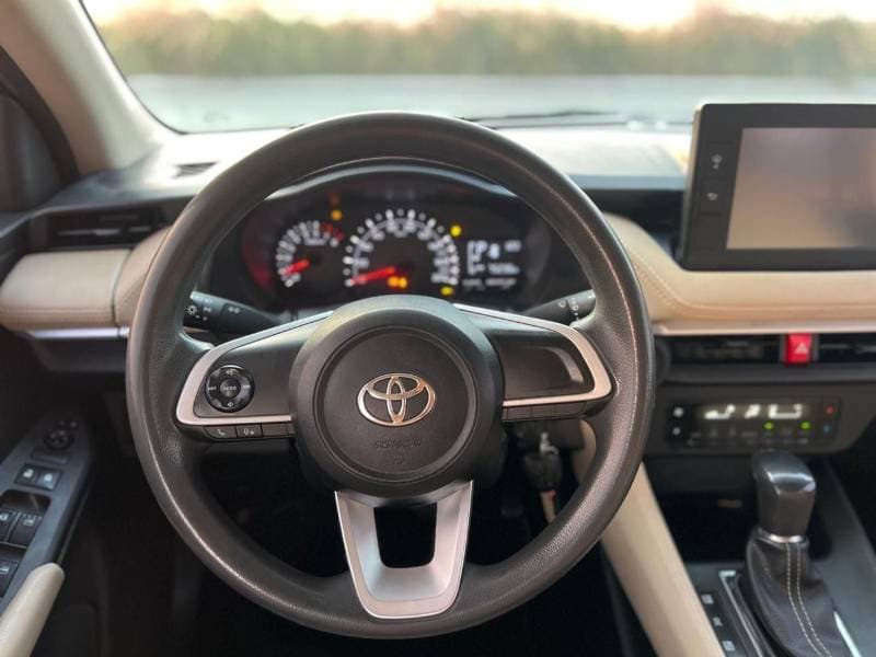 2023 Toyota Yaris E thumbnail 5