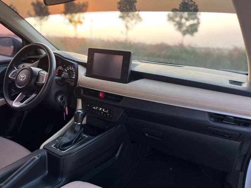 2023 Toyota Yaris E thumbnail 6