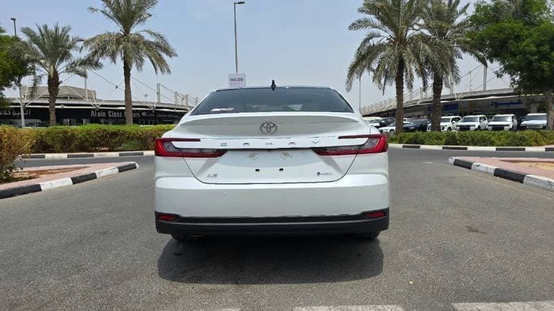 2026 Toyota Camry XLE HEV thumbnail 4