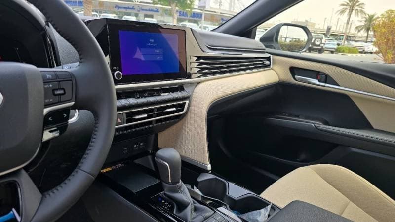 2026 Toyota Camry XLE HEV thumbnail 8