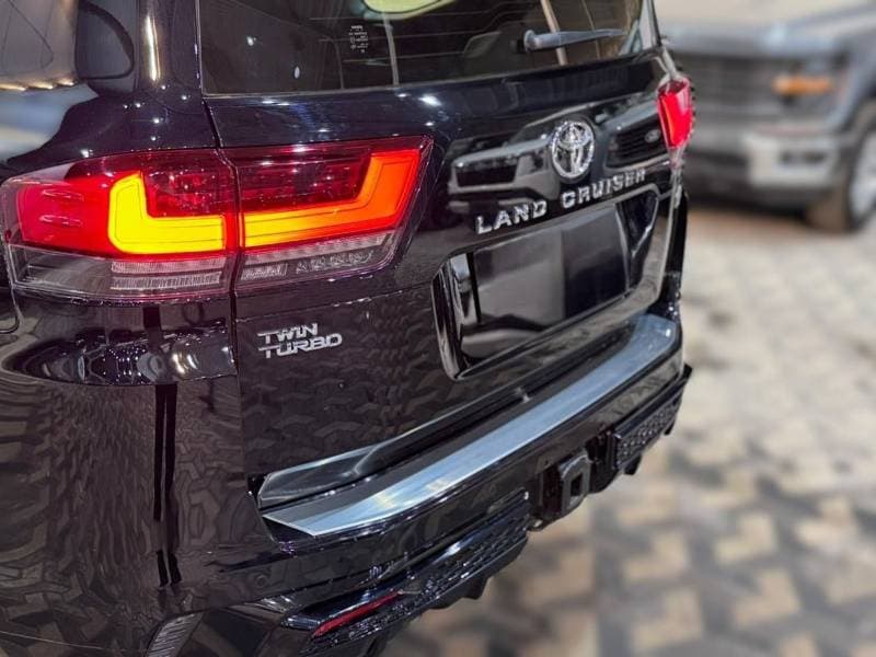 2026 Toyota Land Cruiser thumbnail 4