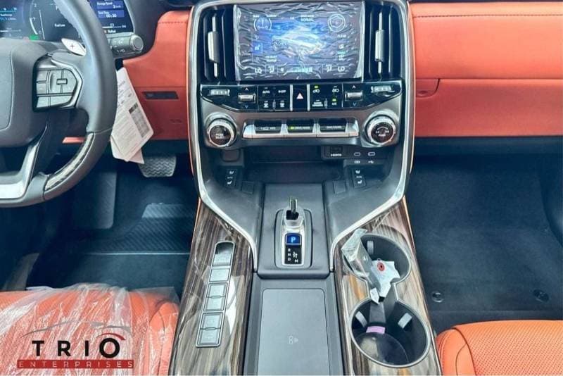 2026 Lexus LX700h VIP thumbnail 7