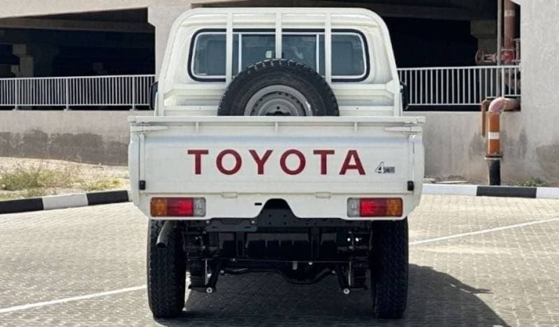 2025 Toyota Land Cruiser Pick Up thumbnail 4