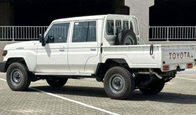 2025 Toyota Land Cruiser Pick Up thumbnail 5
