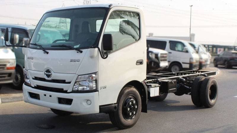 2023 Hino 300 thumbnail 2
