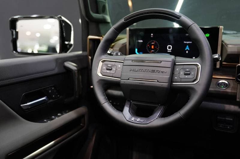2024 GMC Hummer EV thumbnail 5