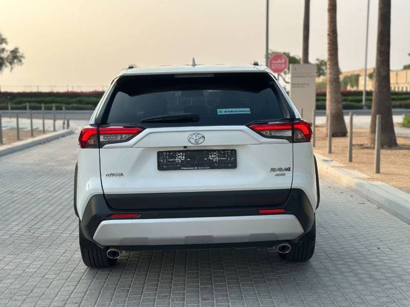 2024 Toyota RAV4 ADVENTURE thumbnail 6