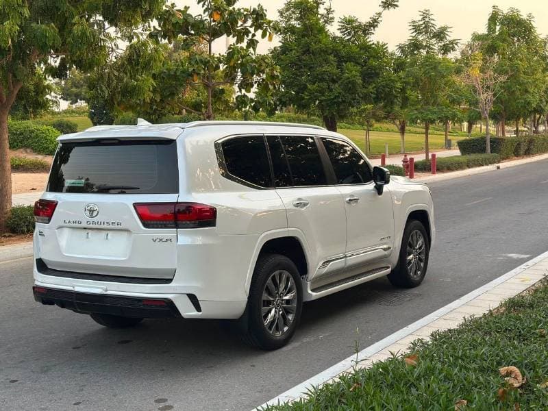 2024 Toyota Land Cruiser VXR thumbnail 4