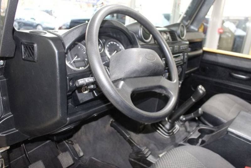 2016 Land Rover Defender 110 thumbnail 2