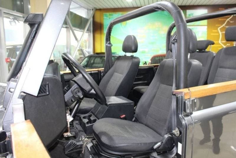 2016 Land Rover Defender 110 thumbnail 3
