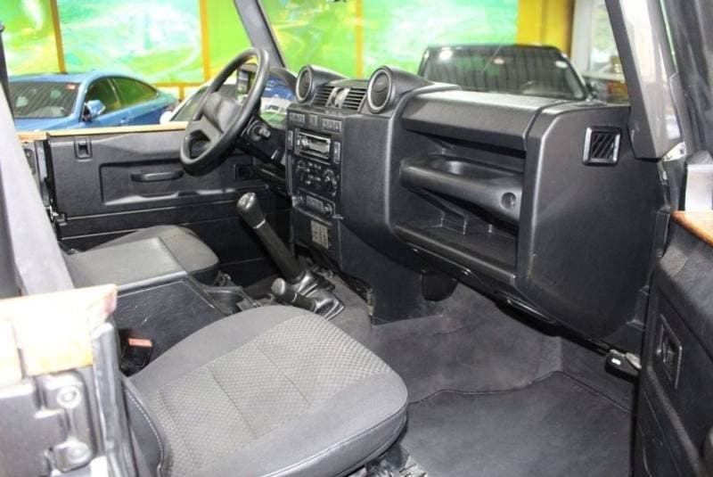 2016 Land Rover Defender 110 thumbnail 4