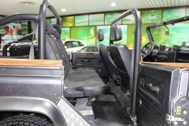 2016 Land Rover Defender 110 thumbnail 5