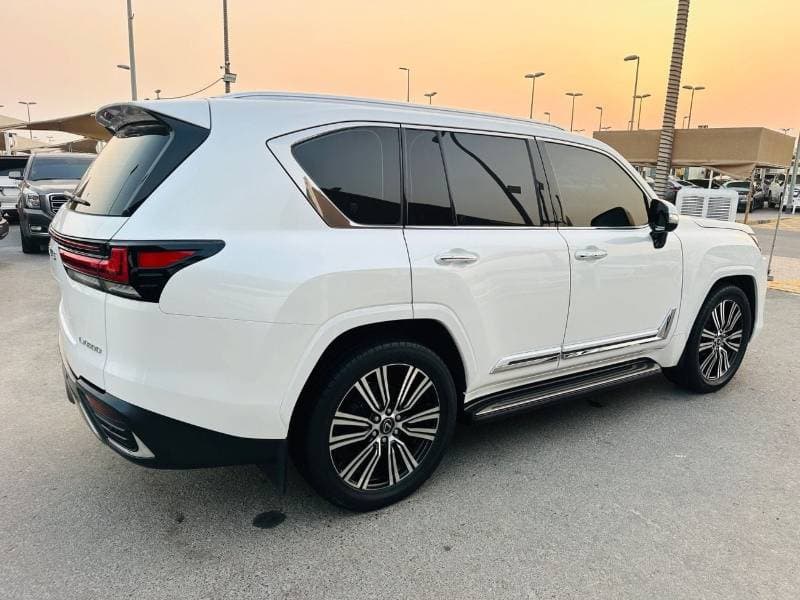 2024 Lexus LX600 SIGNATURE thumbnail 4