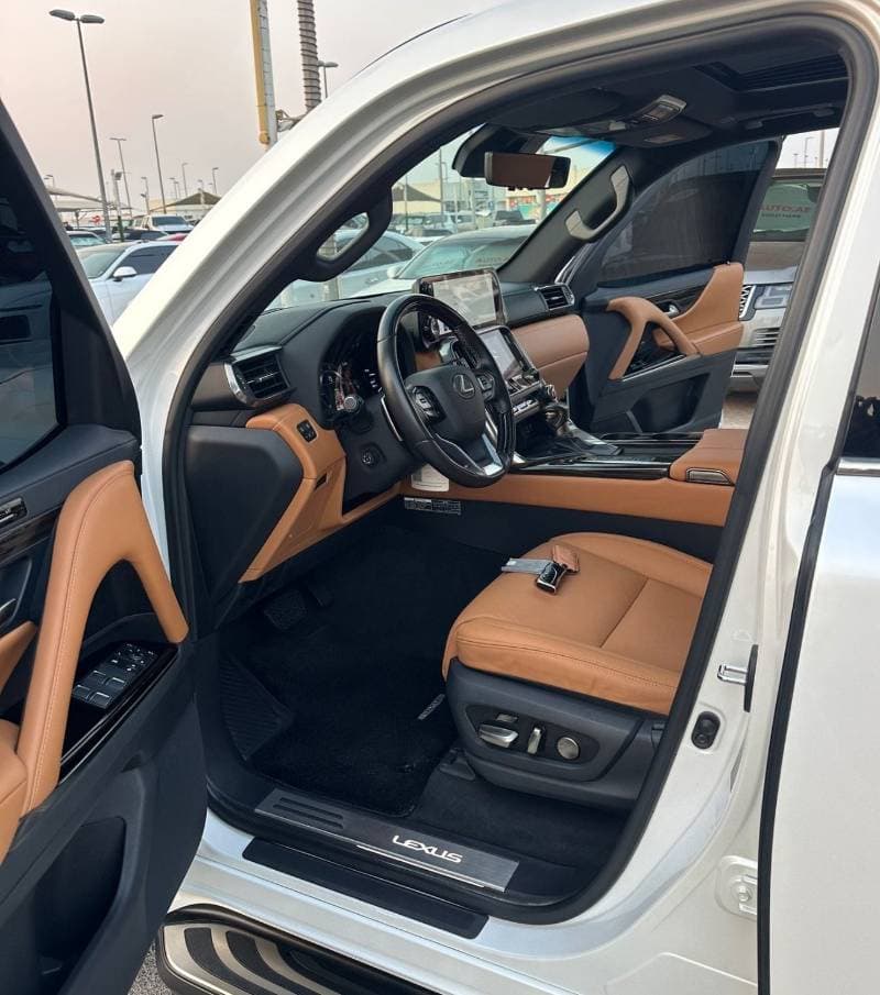 2024 Lexus LX600 SIGNATURE thumbnail 8