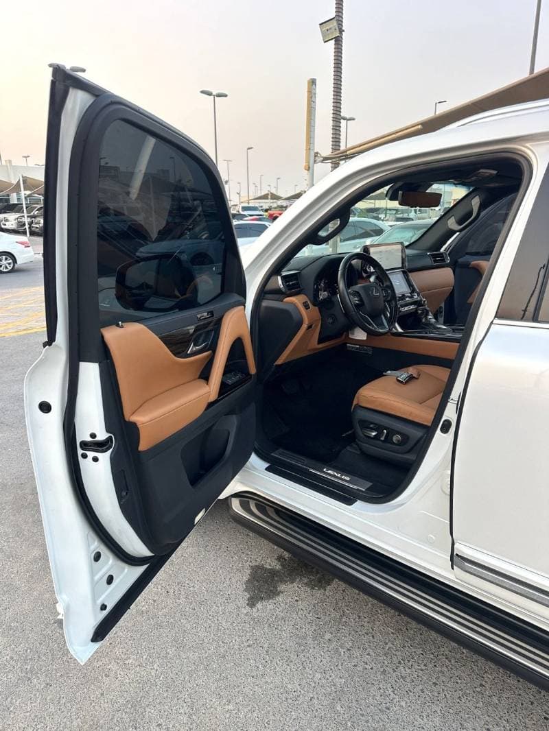 2024 Lexus LX600 SIGNATURE thumbnail 7