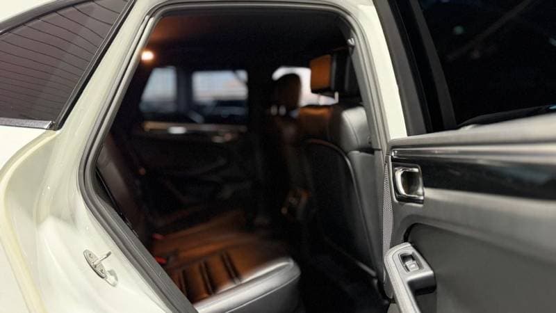 2016 Porsche Macan S thumbnail 7