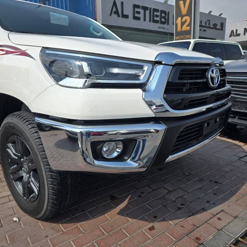 2025 Toyota Hilux SGLX thumbnail 7