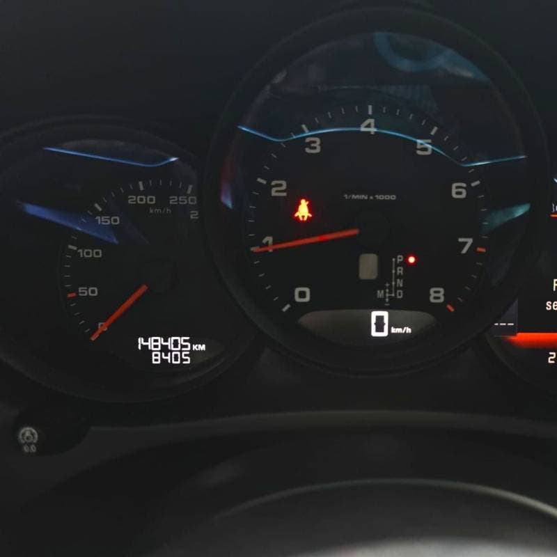 2021 Porsche Macan STANDARD thumbnail 3