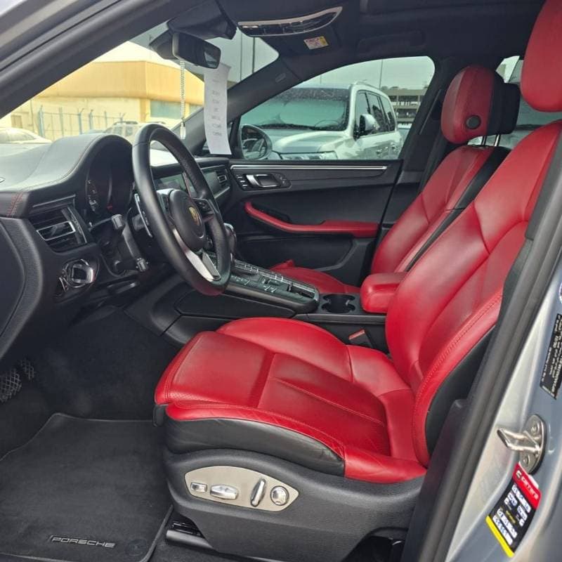 2021 Porsche Macan STANDARD thumbnail 2