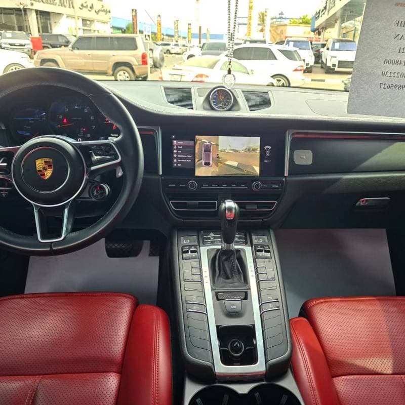 2021 Porsche Macan STANDARD thumbnail 4
