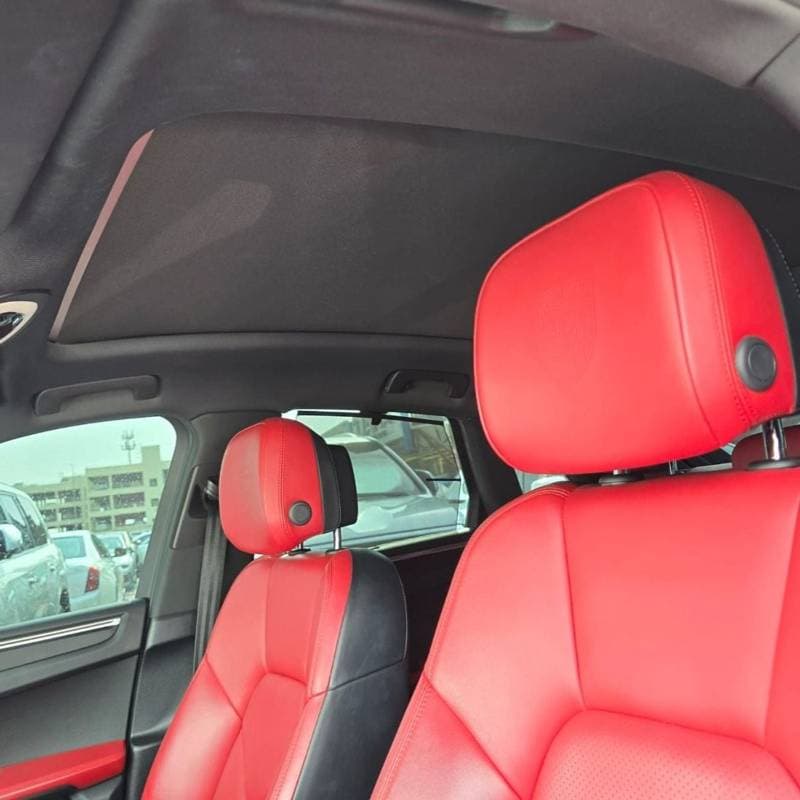 2021 Porsche Macan STANDARD thumbnail 6