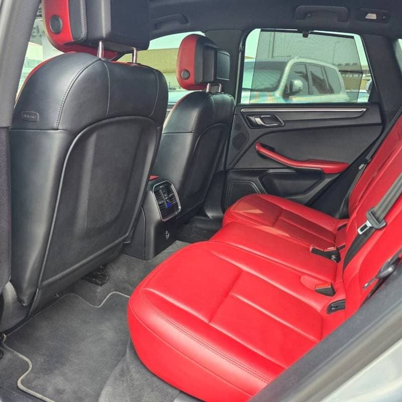 2021 Porsche Macan STANDARD thumbnail 7