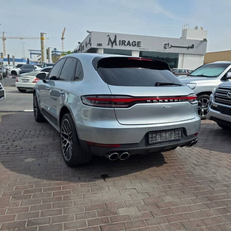 2021 Porsche Macan STANDARD thumbnail 8