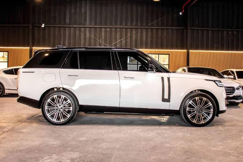 2025 Land Rover Range Rover AUTOBIOGRAPHY thumbnail 5