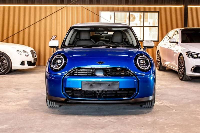 2025 Mini Cooper C thumbnail 2