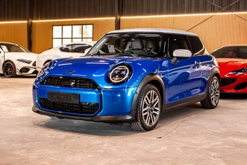 2025 Mini Cooper C thumbnail 3