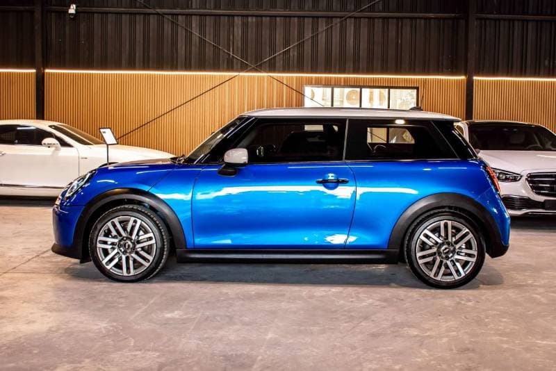 2025 Mini Cooper C thumbnail 6