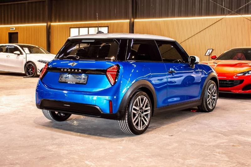 2025 Mini Cooper C thumbnail 7