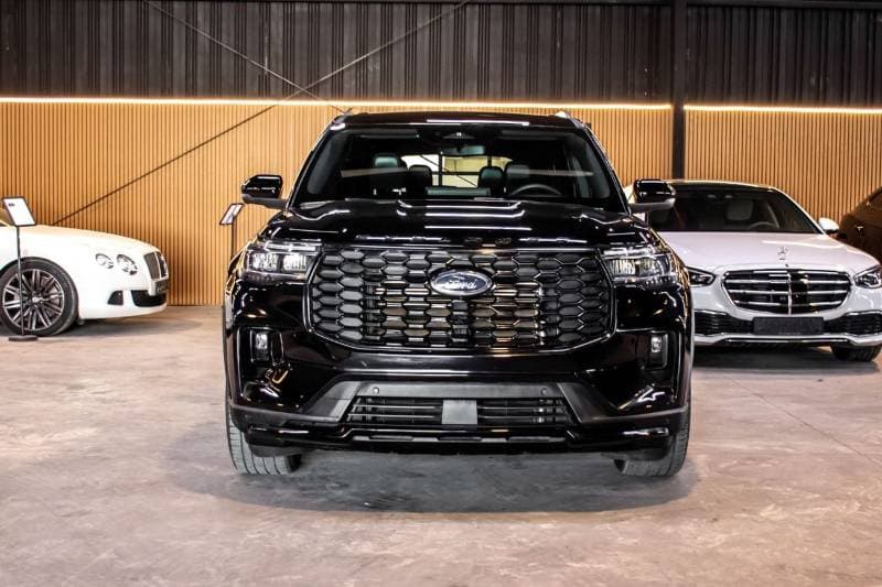 2025 Ford Explorer ST thumbnail 2