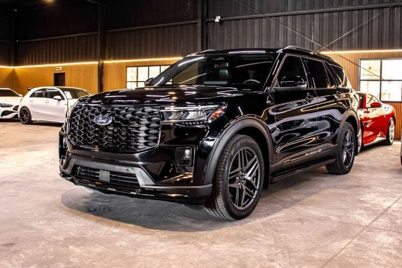 2025 Ford Explorer ST thumbnail 3