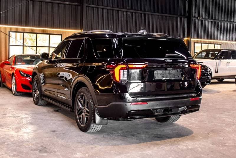 2025 Ford Explorer ST thumbnail 5
