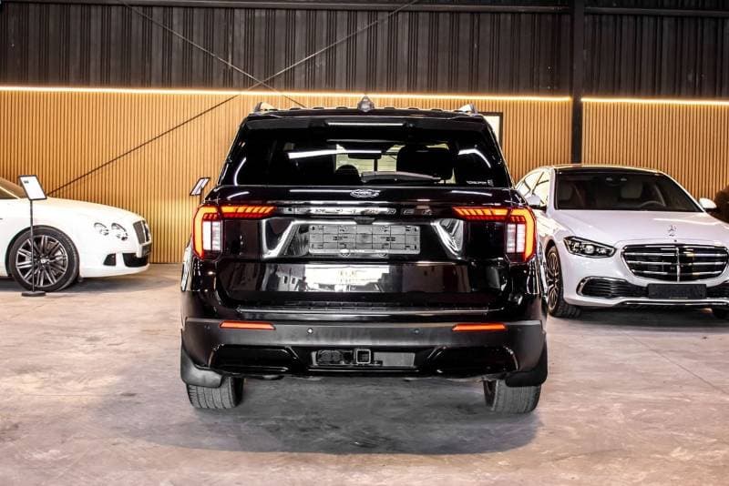 2025 Ford Explorer ST thumbnail 4
