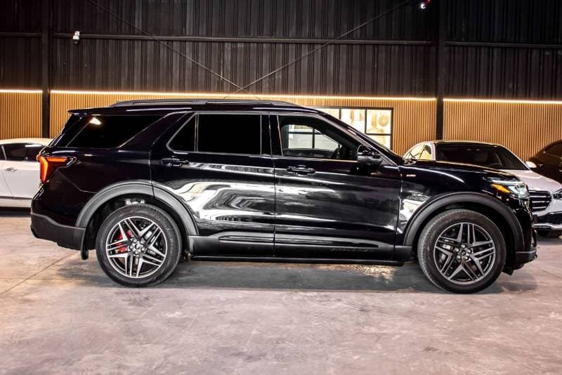 2025 Ford Explorer ST thumbnail 7