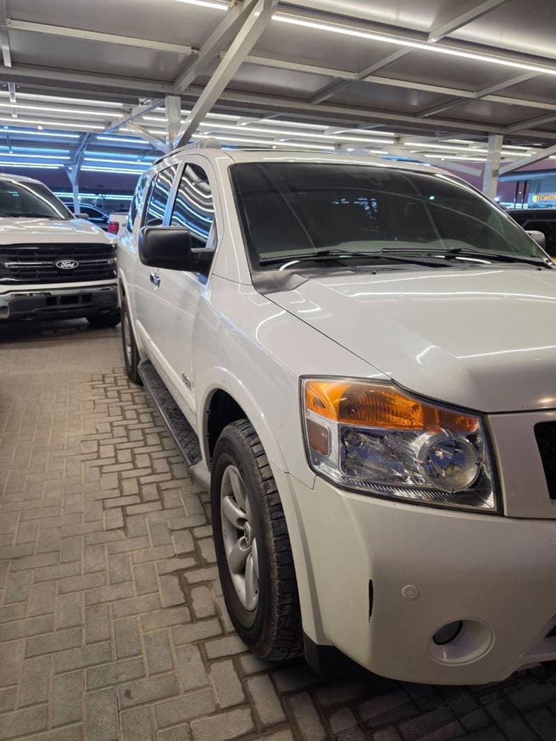 2015 Nissan Armada LE thumbnail 2