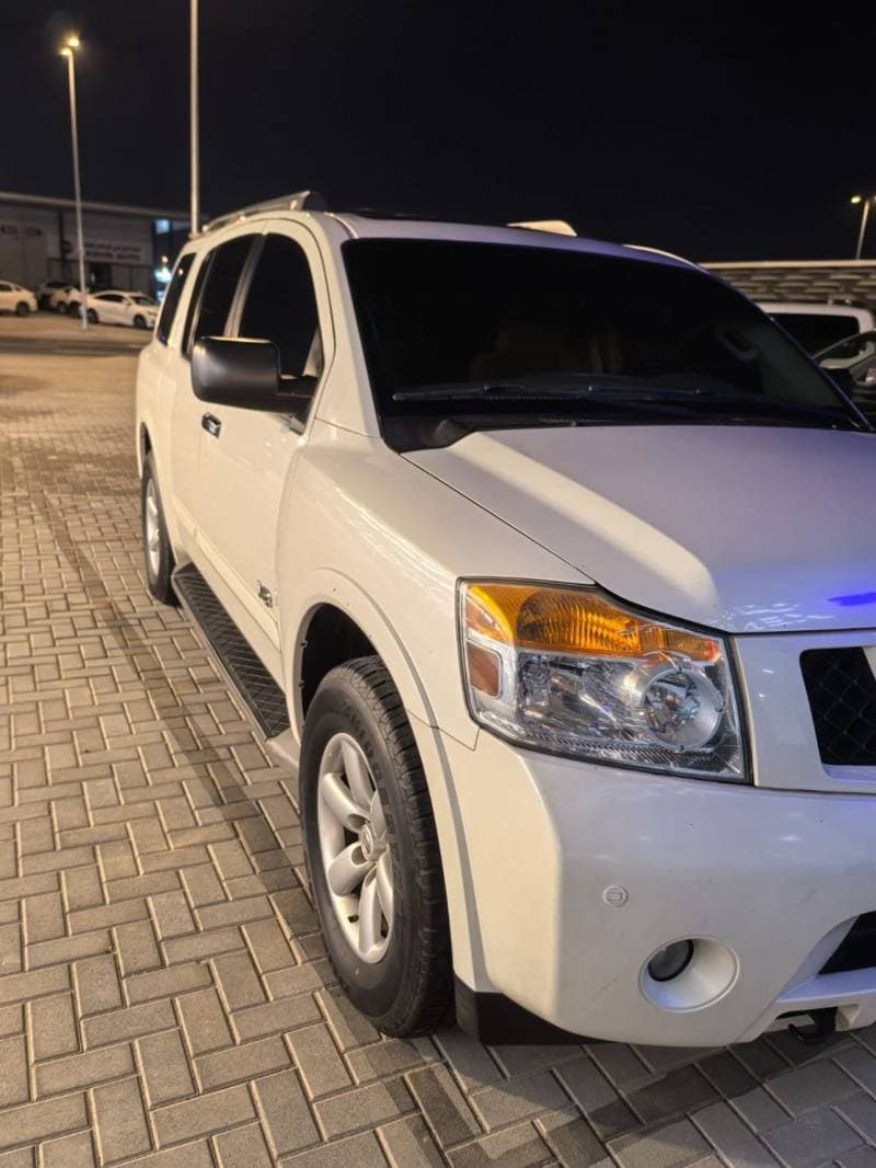 2015 Nissan Armada LE thumbnail 4