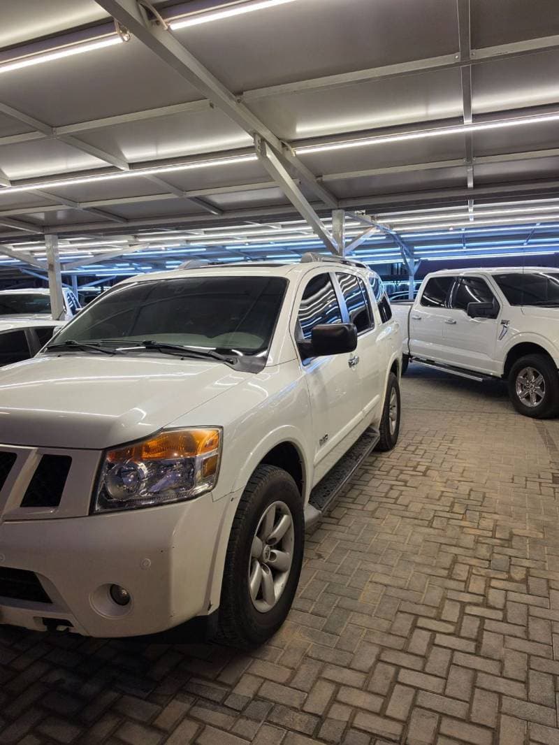 2015 Nissan Armada LE thumbnail 3