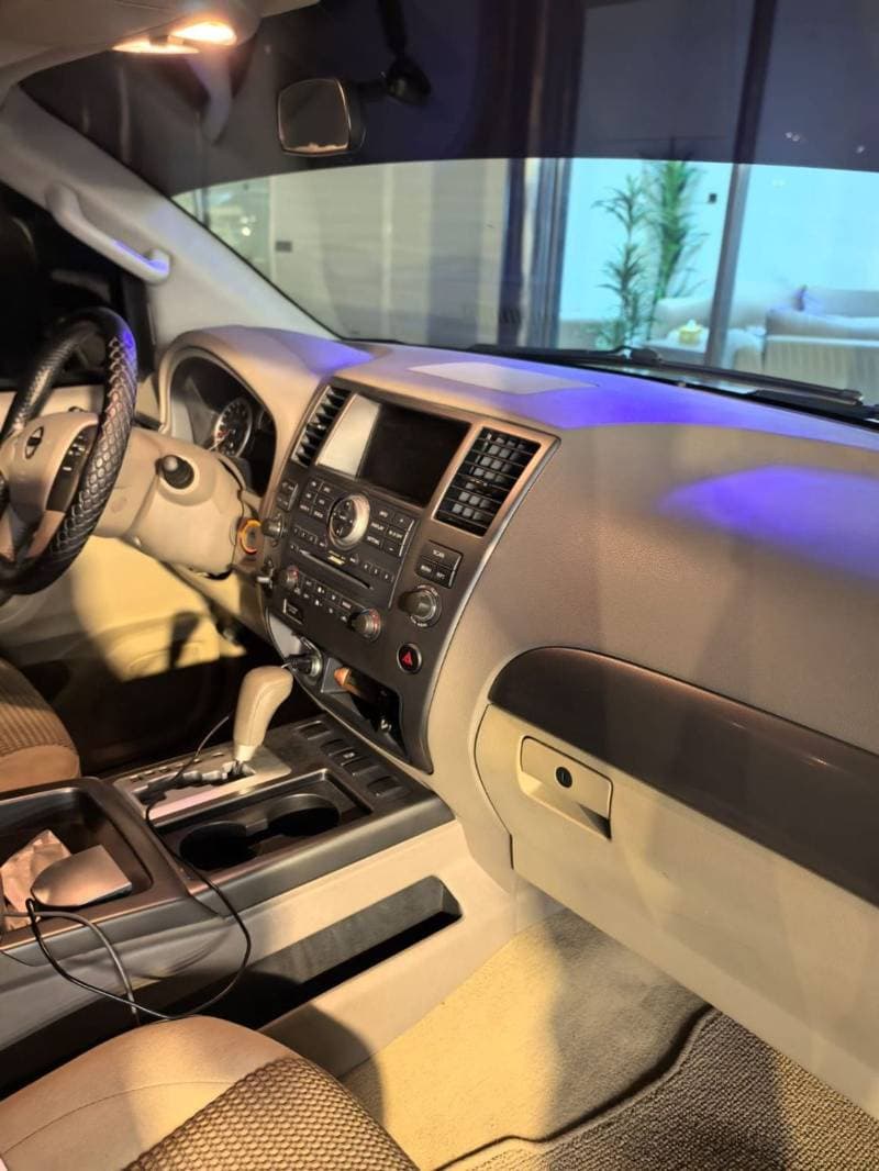 2015 Nissan Armada LE thumbnail 8